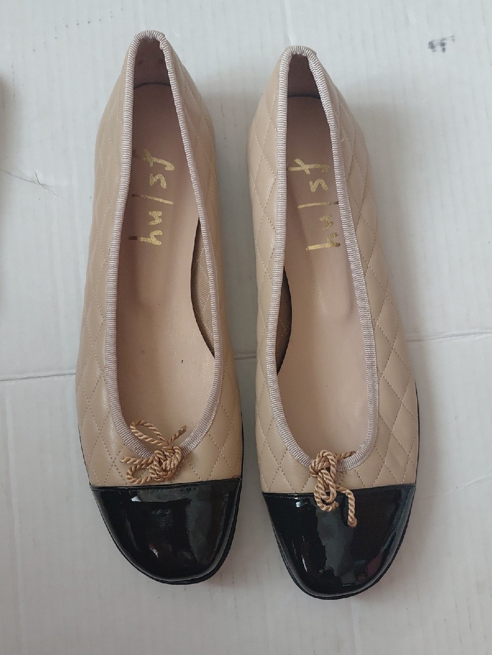 FS/NY womens Quilted Beige and Black Cap-Toe Ballet Flats Shoes Slip On Size 8